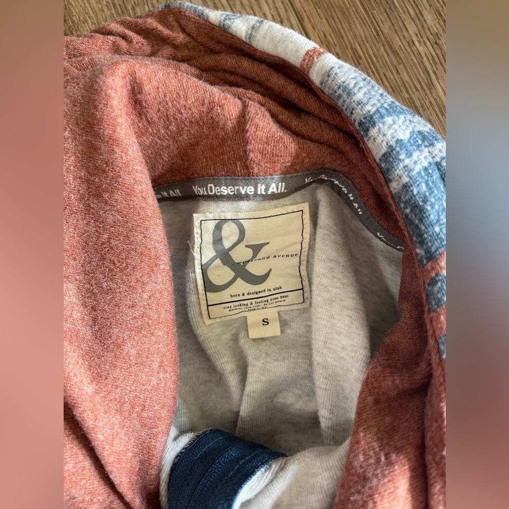 Aztec Pullover - Picture 2 of 8